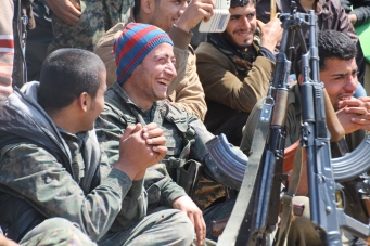 Kämpfer der YPG im Kanton Kobanê. Foto: Anselm Schindler